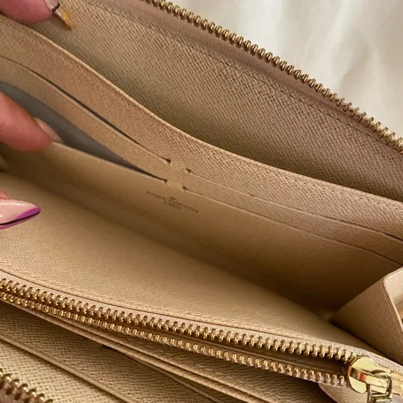 Louis Vuitton | 2007 Damier Azur Pattern Zippy Wallet - Picture 9 of 13